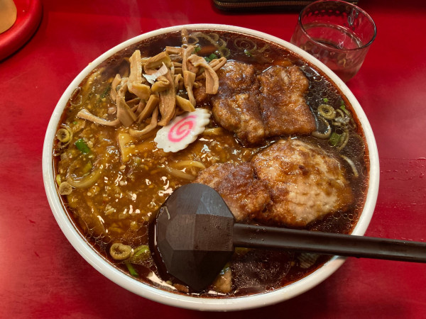 「スタミナロース唐揚げラーメン大盛り+メンマ2310円」@ラーメン桐生 笠懸店の写真