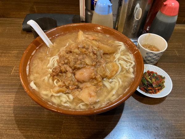 「ラーメン（豚抜き）+麺増し×2+ニラキムチ1190円」@男気らーめんアカギ 新田木崎店の写真