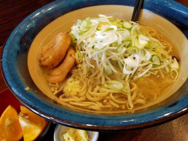 「葱油の塩ラーメン・大・生姜・柑橘（麺硬・野菜少・大蒜少）」@ピコピコポンの写真