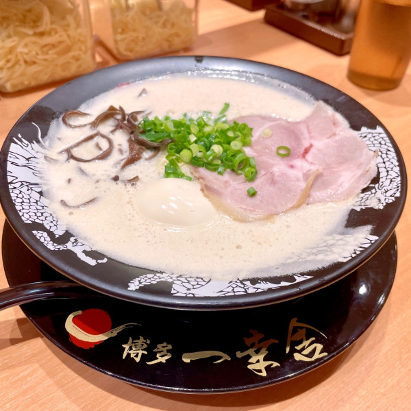「味玉ラーメン」@博多一幸舎 福岡空港国内ターミナル店の写真