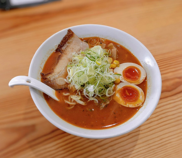 「辛味噌󠄀らーめん」@よなやの写真