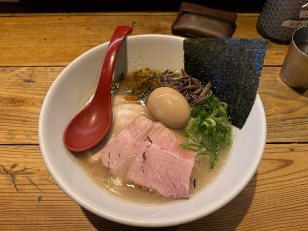 「特製博多豚骨ラーメン」@麺屋 翔 西新宿本店の写真