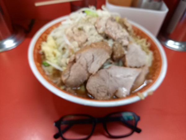 「大ラーメン(カタカタ・にんにく少し・野菜・アブラ)」@ラーメン二郎 上野毛店の写真
