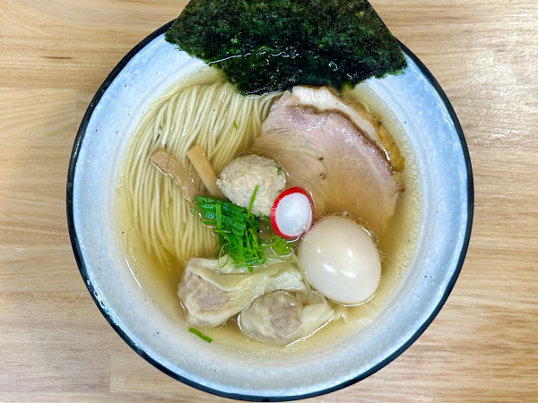 「★＜コラボ限定＞三種の地鶏と太刀魚煮干しの中華そば(白)🍜¥1,」@中華そば 心の写真