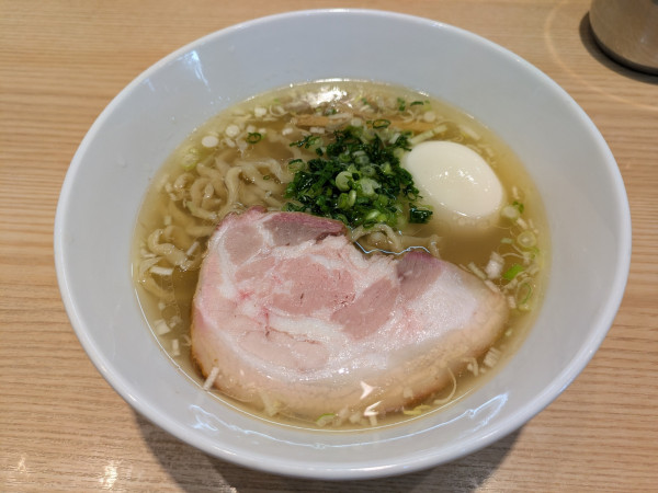 「しおラーメン+しお玉子」@しおらーめん進化 2ndの写真