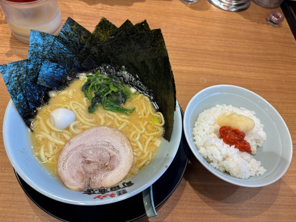 「ラーメン＋海苔増し＋ライス」@町田商店 板橋四葉店の写真