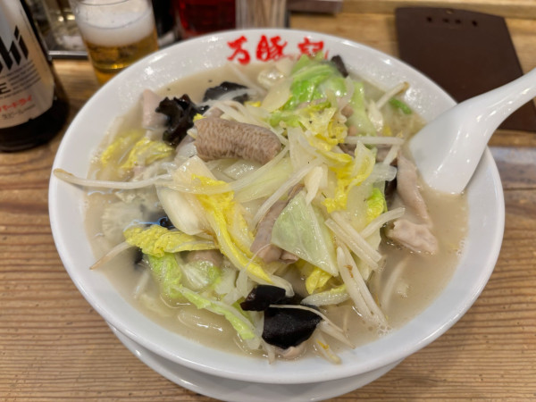 「アサヒスーパードライ中瓶〜豚ホルモン麺」@万豚記 池尻大橋店の写真
