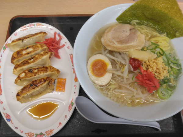 「にんたまラーメン塩760円、大盛10円、餃子340円)」@ゆにろーず 流山店の写真