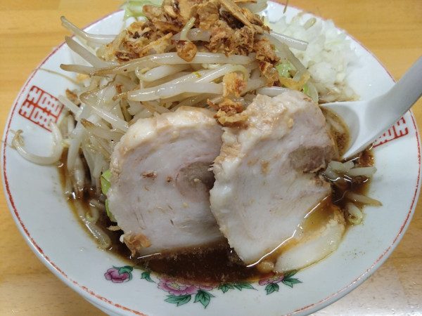 「背脂ラーメン（麺半分）」@ひかり食堂の写真