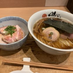 ラーメンと肉飯