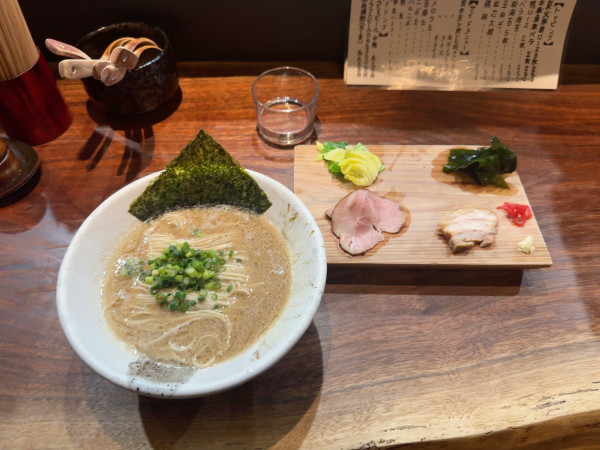 「吸収豚骨」@NATURAL TASTEの写真