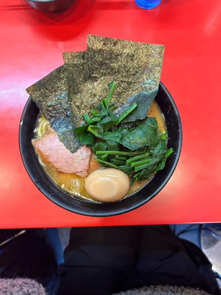 「ラーメン　ほうれん草　味玉」@家系総本山 ラーメン吉村家の写真