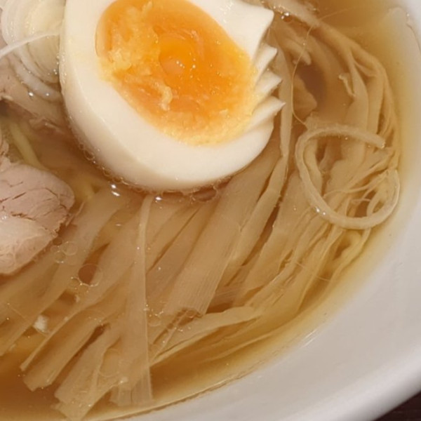 「彩の国地鶏タマシャモ中華そば(醤油)」@やまむろラーメンの写真