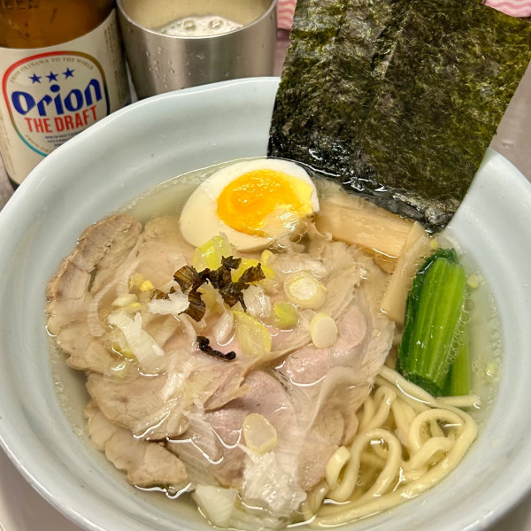 「ホタテ香る塩ラーメン（平打ち）＋オリオンビール（中瓶）」@登竜門の写真