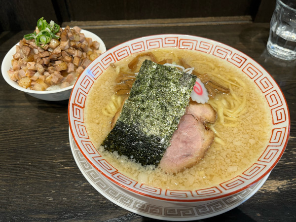 「背脂中華ソバ 950円＋肉めし(小) 250円」@Miya De La Soulの写真