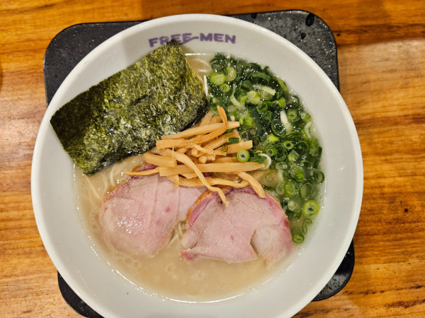 「とんこつラーメン」@FREE-MENの写真