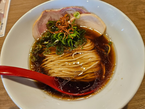 「ポルチーニ薫る醤油らーめん」@ラーメン酒場 まる五の写真