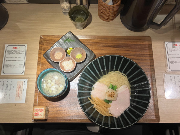 「帆立の昆布水つけ麺(黒)1350円」@Tokyo Style Noodle ほたて日和の写真