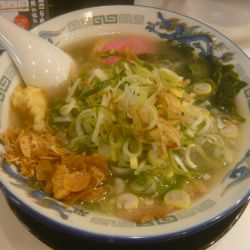 函館　塩らーめん（麺小盛り、+ネギ（トッピングサービス）