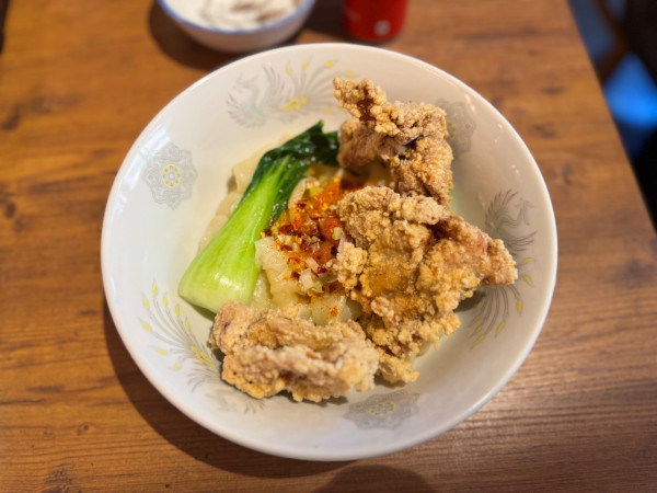 「ビャンビャン麺と唐揚げ3個 1180円オープン特価1080円」@ビャンビャン麺 水餃の写真