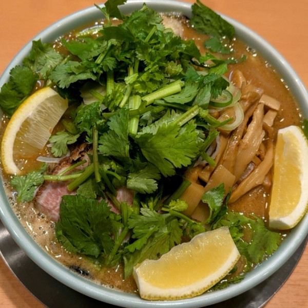 「パクチーレモン味噌ラーメン 1,400円」@ラーメン くにおの写真