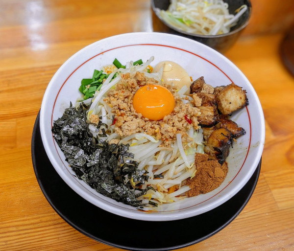 「誤爆まぜそば」@ラーメン・つけ麺 爆王の写真
