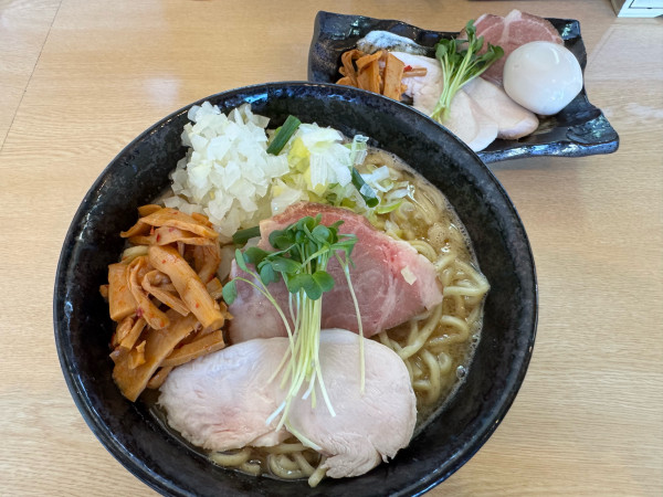 「鶏そば特盛・特製トッピング」@つけ麺 いな月の写真