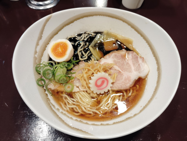 「特上醤油ラーメン　　　1100円」@ラーメンニキ新橋の写真