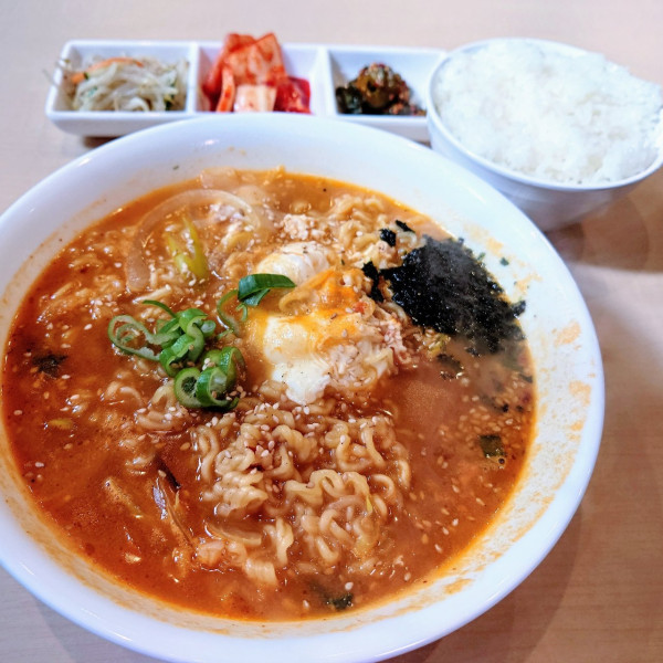 「辛ラーメン定食」@韓国料理 潤ちゃん 天王洲アイル店の写真