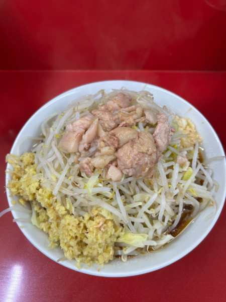 「小ラーメン 950円　しょうが50円　生卵50円」@ラーメン二郎 越谷店の写真