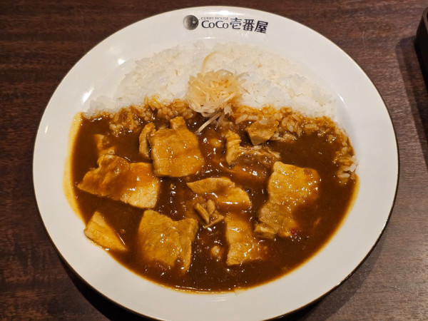 「【限定】塩豚角煮ジンジャーカレー肉増し1430円＋チーズ」@カレーハウス CoCo壱番屋  弘前城東店の写真