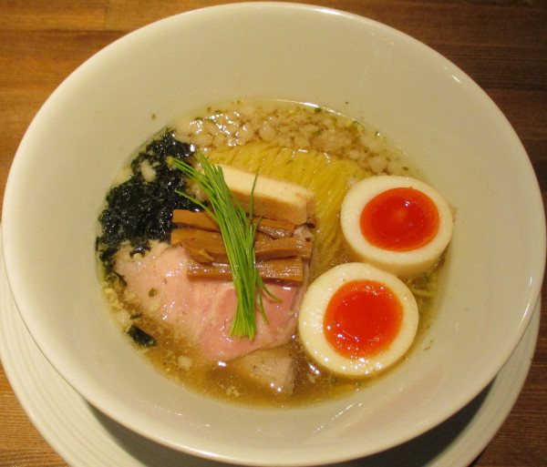 「山椒塩煮干し中華蕎麦　1100円」@酒肴場 屯の写真