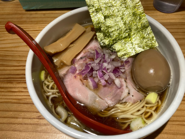 「特製炭火焼鯵煮干中華そば 1150円　替玉100円」@煮干中華そば 無双の写真