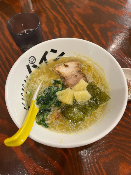 「パイナップル塩ラーメン」@パイナップルラーメン屋さん パパパパパインの写真