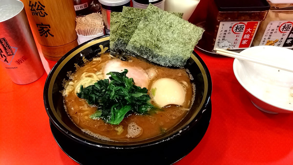 「ラーメン並（９００円）＋味玉（１００円）」@大輝家直系家系ラーメン 大総家の写真
