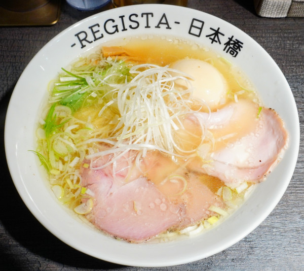 「塩らぁめん+味玉+生ビール」@SPORTS DINING REGISTA 日本橋支店の写真