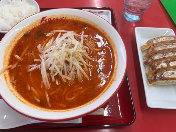 「大辛味噌ラーメン＋ランチ餃子セット1,320円」@くるまやラーメン 熊谷新堀店の写真