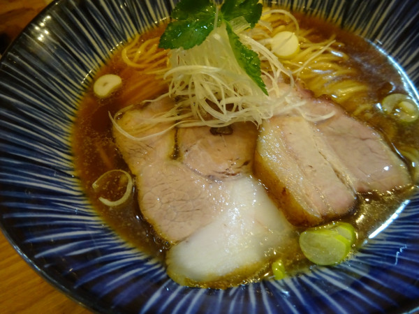 「醤油ラーメン 900円」@JAPANESE RAMEN マンちゃん 住吉店の写真