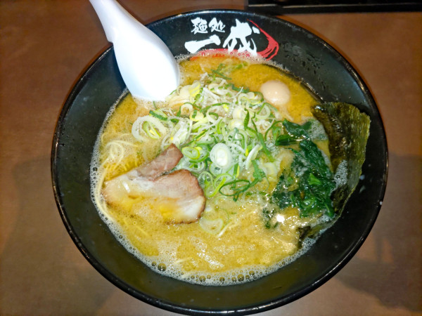 「釜炊き豚骨醤油ラーメン 780円」@麺処一成 博多店の写真