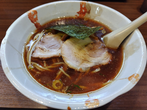 「しょうゆらーめん」@らーめん治 らいおん 百草店の写真