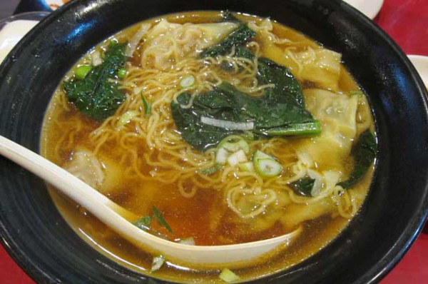 「ワンタンメン　750円」@花彫酒家の写真