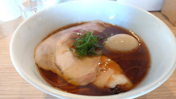 「醤油ラーメン   味玉　￥1000＋￥150」@らーめんMAIKAGURAの写真