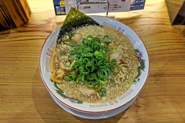 「背脂醤油ラーメン（並盛）」@麺屋EDITION 京都本店の写真