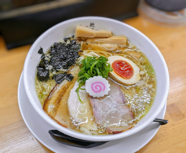 「鶏と煮干しの中華そば【限定】」@麺屋 白神の写真