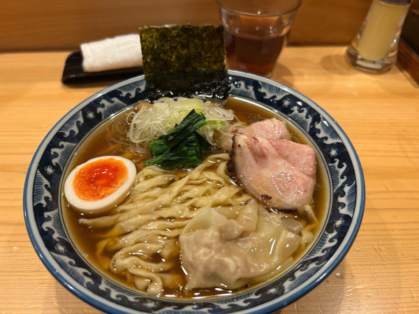 「中華そば1300円(平打ち麺に変更)」@自家製麺 ロビンソンの写真