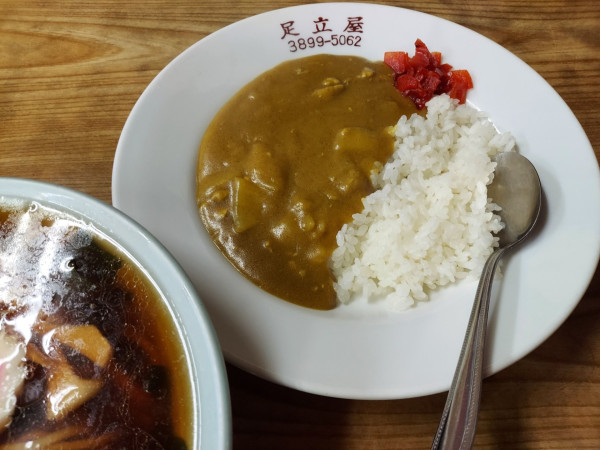 「半カレーライス （ラーメンセット）800円」@足立屋の写真
