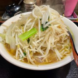 キリンラガー ＋ ジャンボ餃子３つ → もやしてんこ