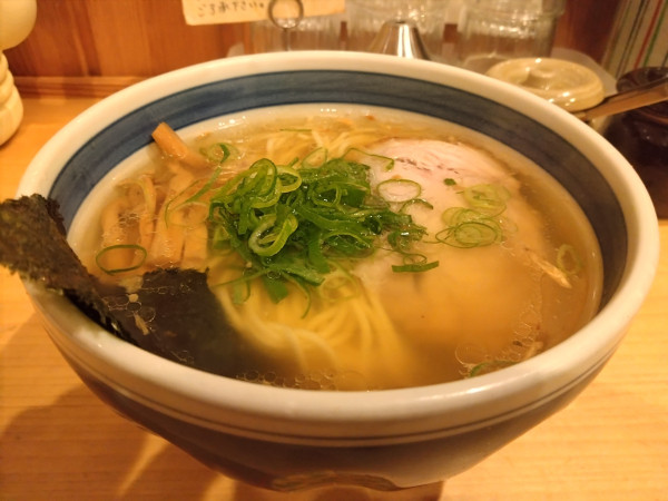 「しおらーめん」@ラーメン トウカンヤの写真