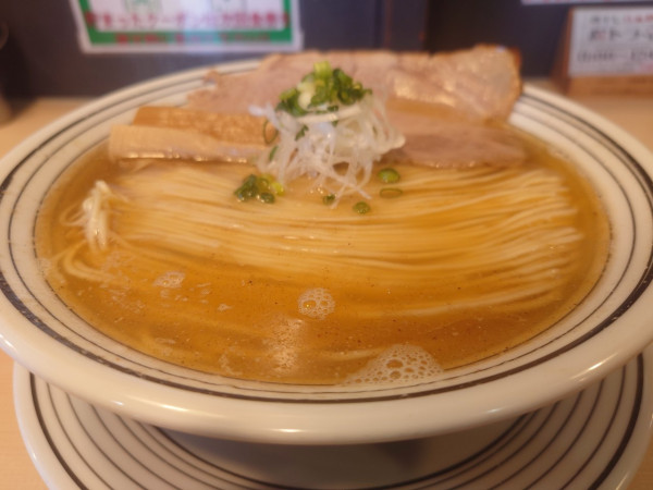 「煮干しらぁめん(大盛り)」@煮干しらぁめん 猫トラ亭の写真