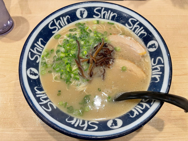 「博多ShinShinらーめん」@博多らーめん ShinShin 古門戸町店の写真